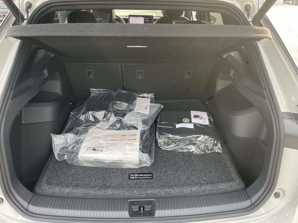 New 2026 Volkswagen Tiguan SEL R-Line AWD/4WD image 10