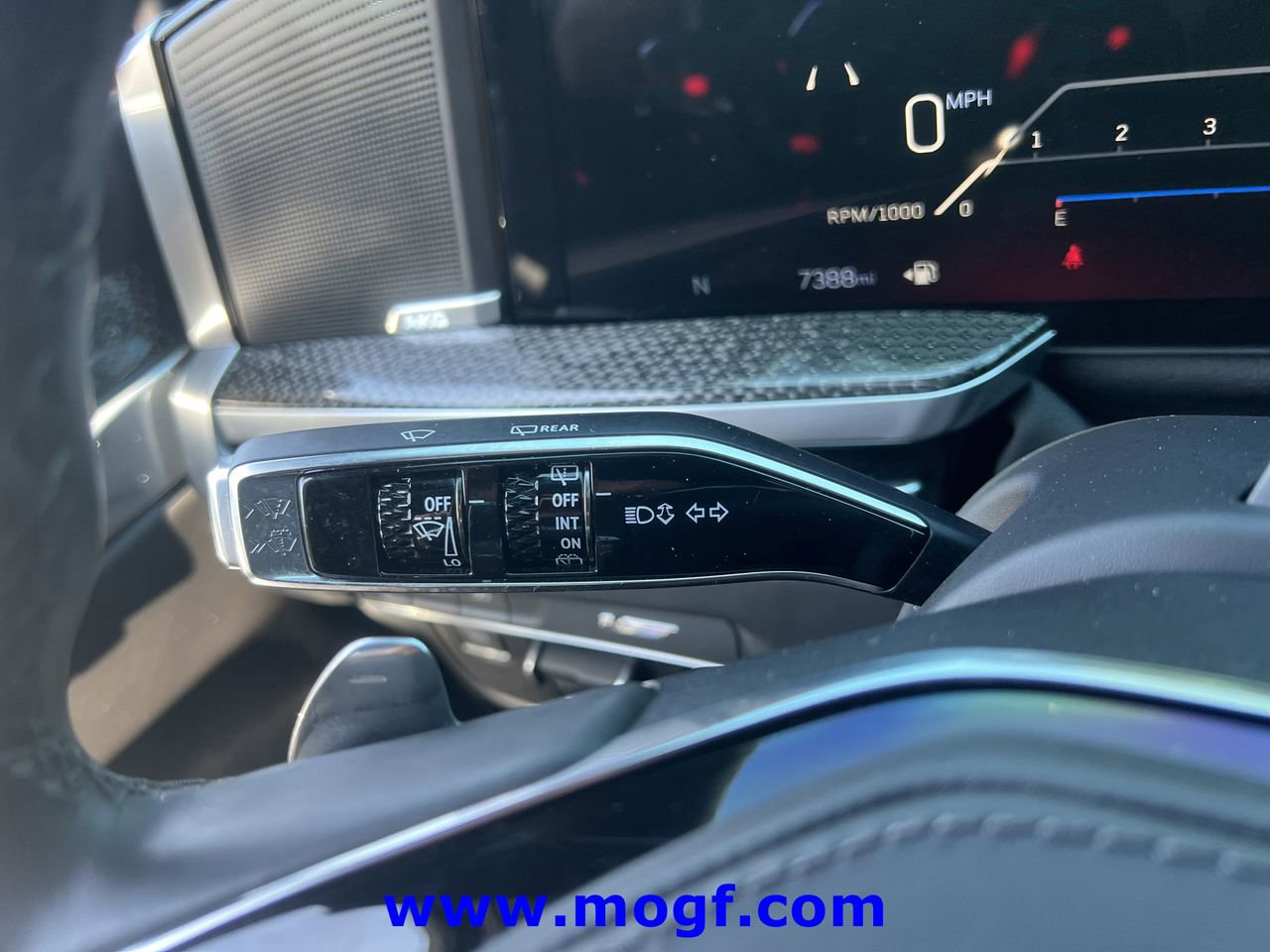 Used 2025 Cadillac Escalade V AWD/4WD image 12