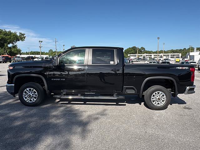 Used 2025 Chevrolet Silverado 2500 LT w/ Convenience Package AWD/4WD image 3