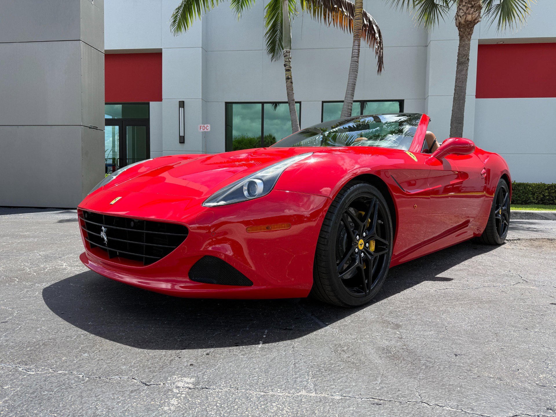 Used 2017 Ferrari California T RWD image 10