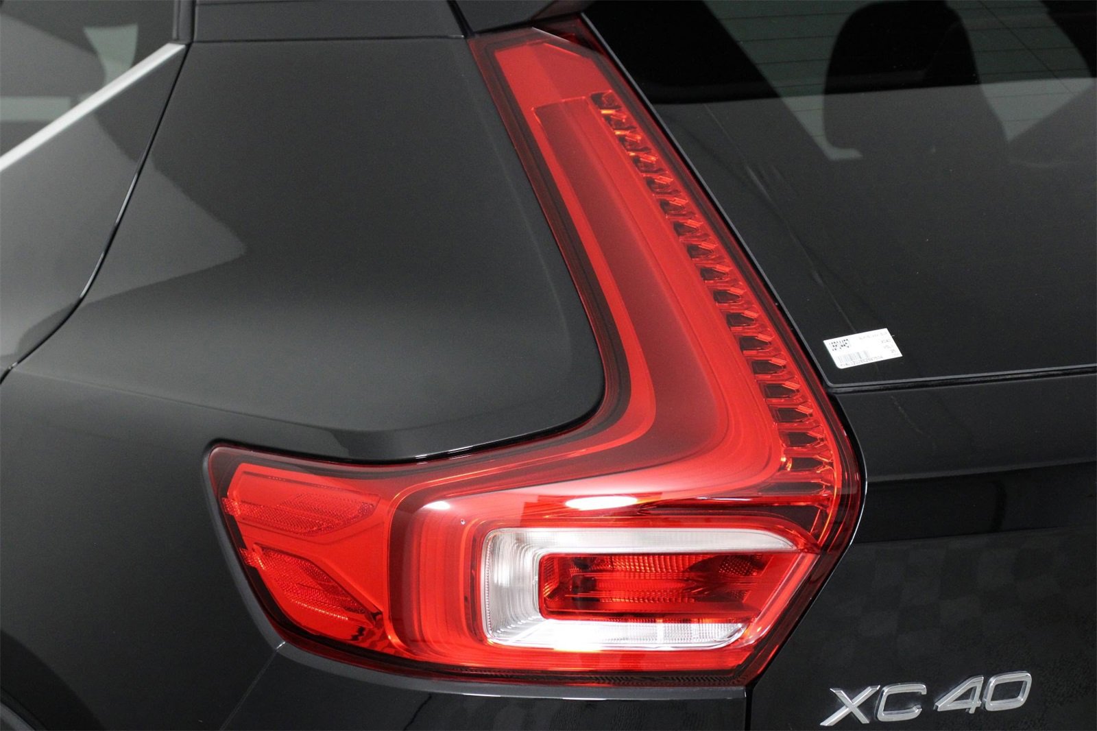 Certified 2025 Volvo XC40 B5 Core image 18