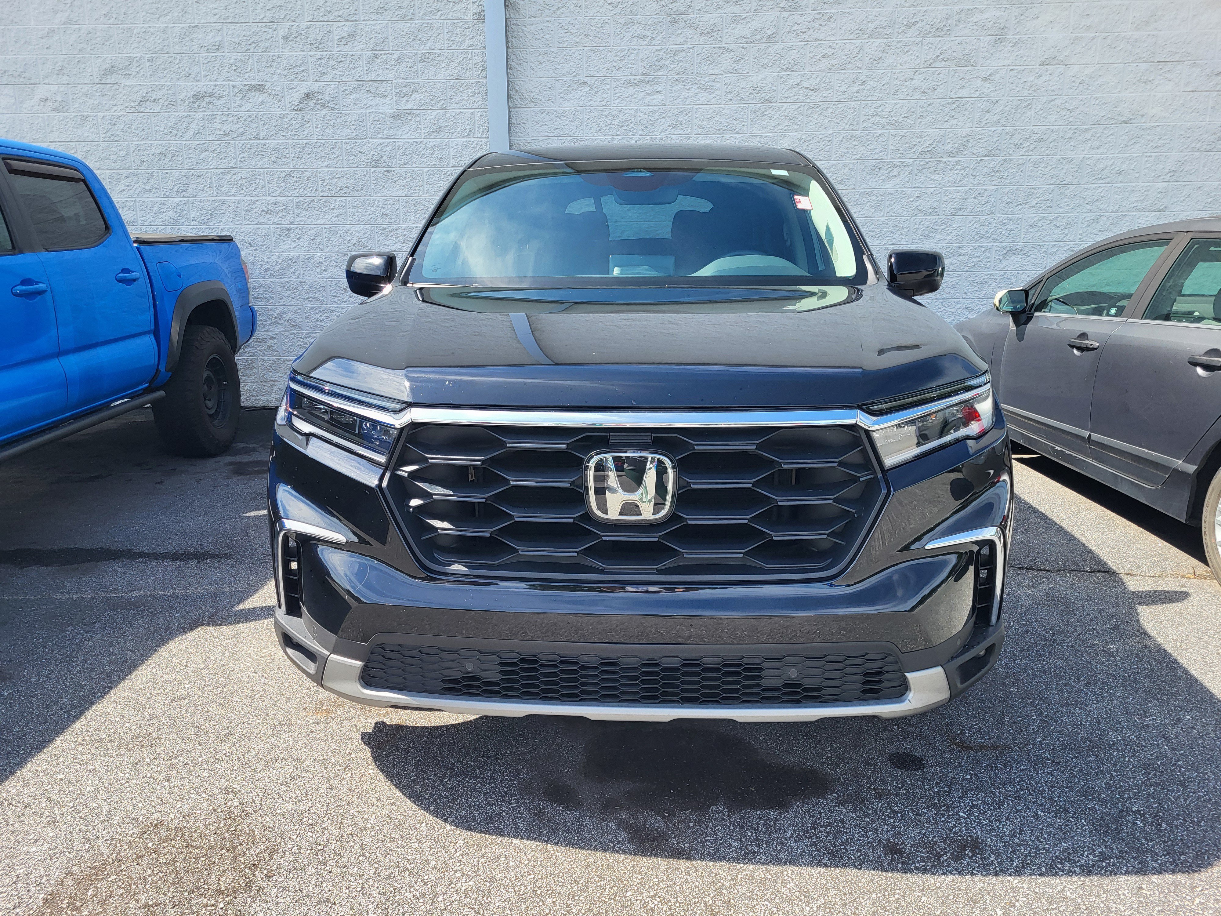 Used 2025 Honda Pilot EX-L image 2