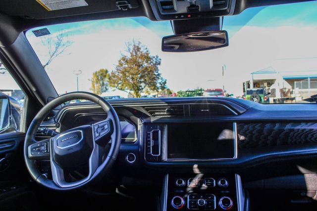 Used 2024 GMC Yukon XL Denali image 17