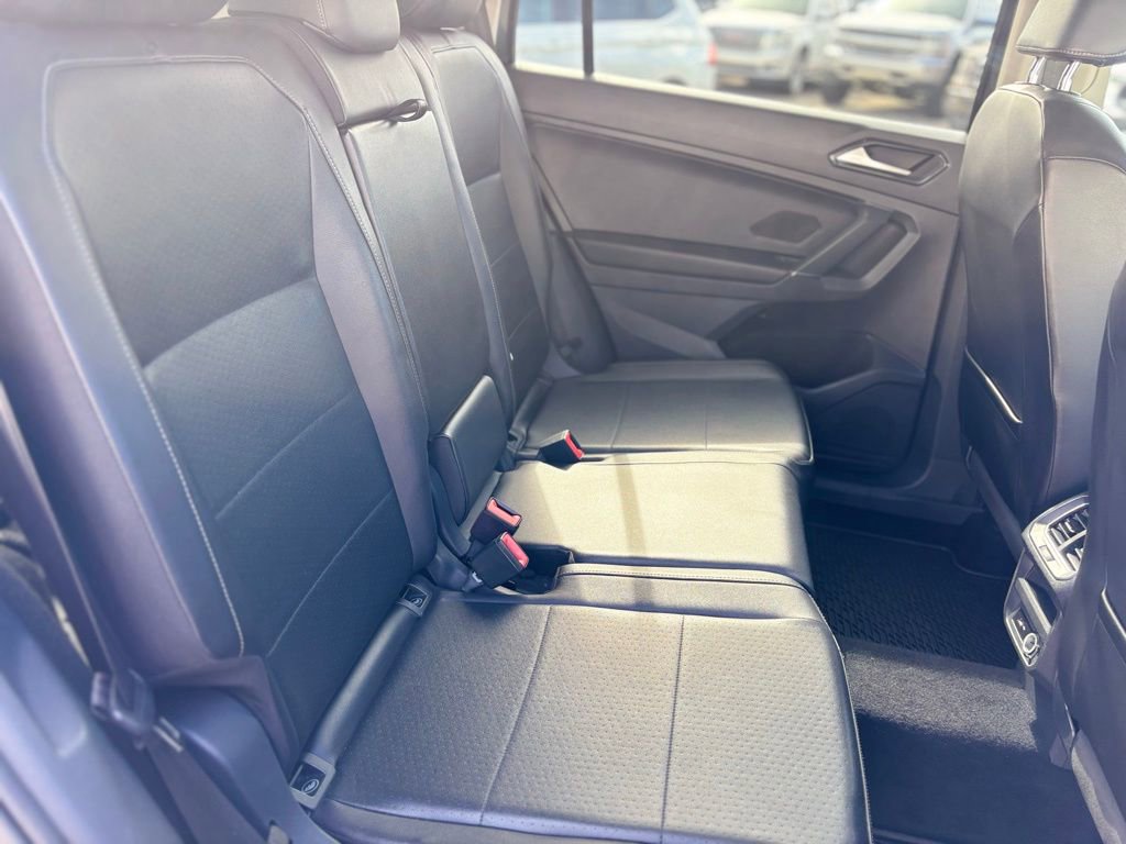 Used 2018 Volkswagen Tiguan SE w/ Panoramic Sunroof Package AWD/4WD image 17