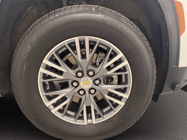 Used 2025 Chevrolet Traverse LT AWD/4WD image 38