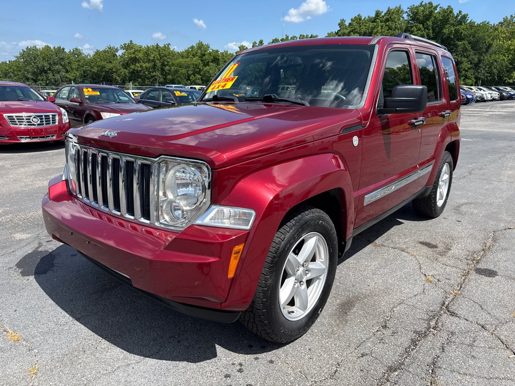 Used 2011 Jeep Liberty Limited w/ Comfort/Convenience Group AWD/4WD image 2