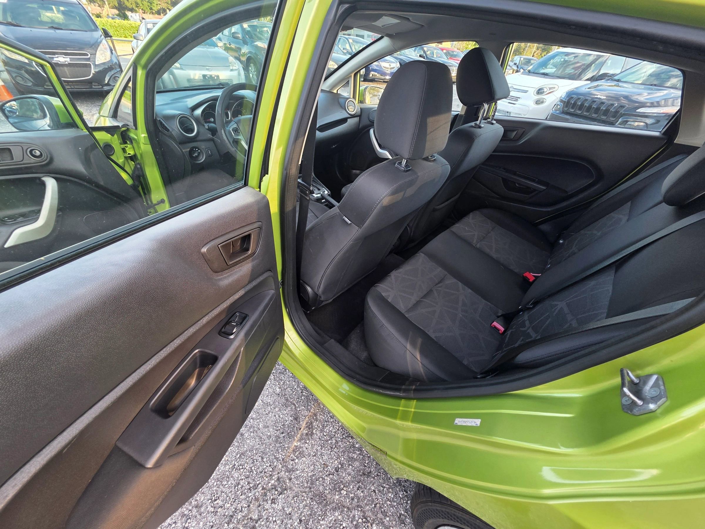 Used 2013 Ford Fiesta SE FWD image 13