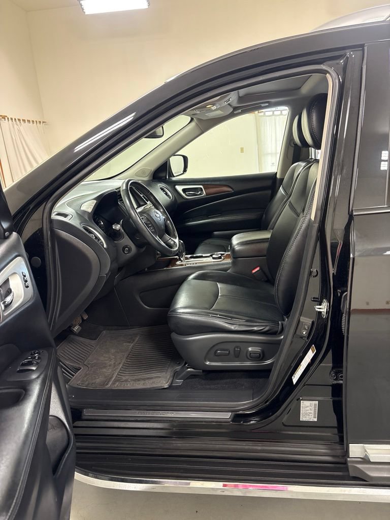 Used 2020 Nissan Pathfinder Platinum AWD/4WD image 11