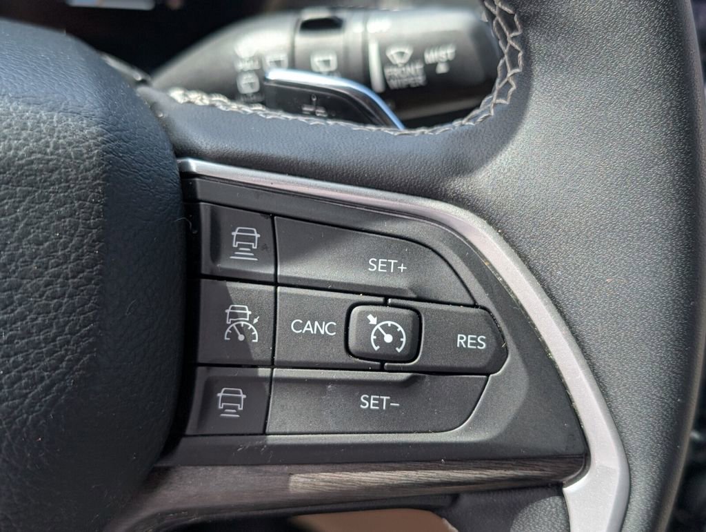 Certified 2024 Jeep Grand Cherokee Limited image 27