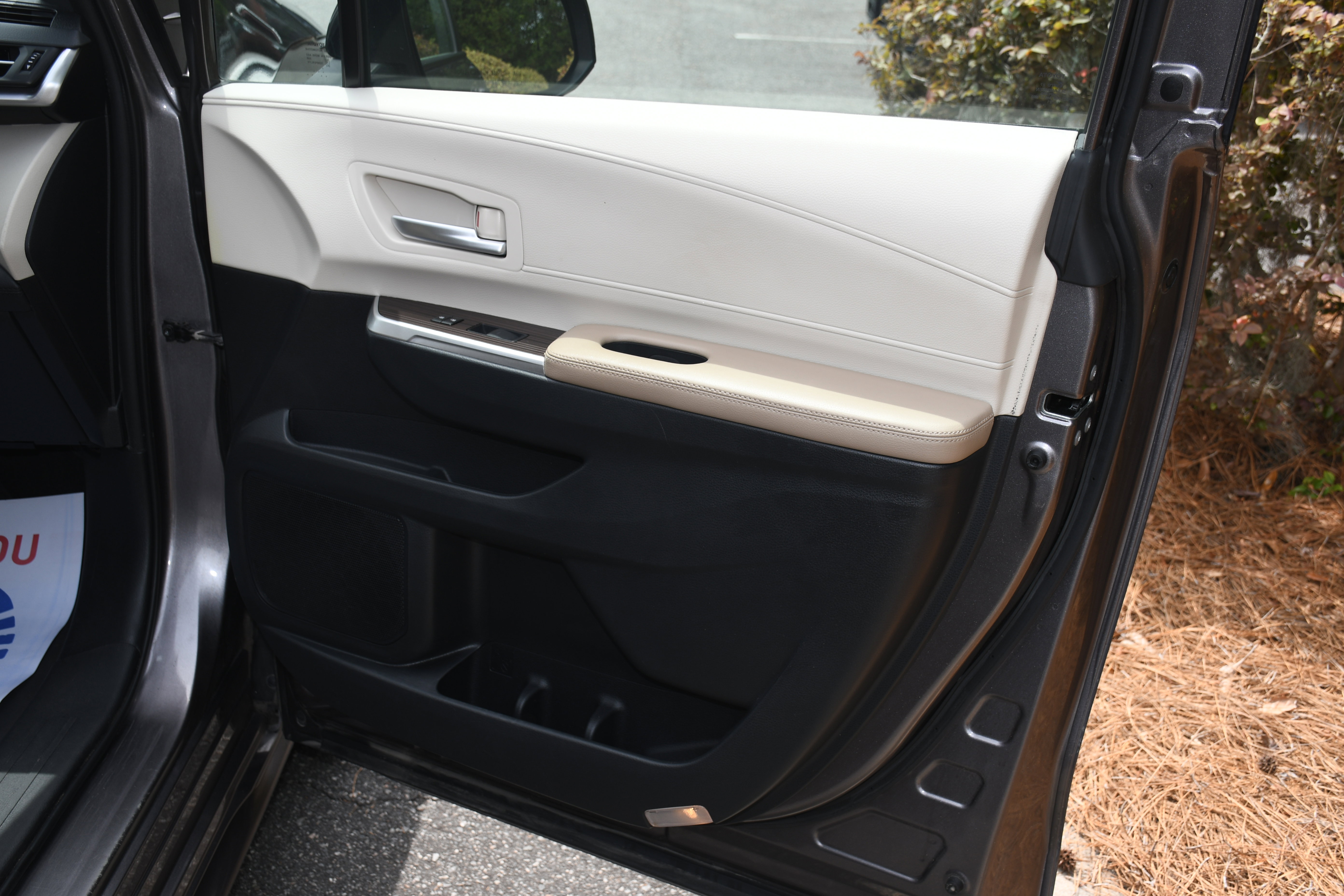 Used 2021 Toyota Sienna XLE FWD image 20