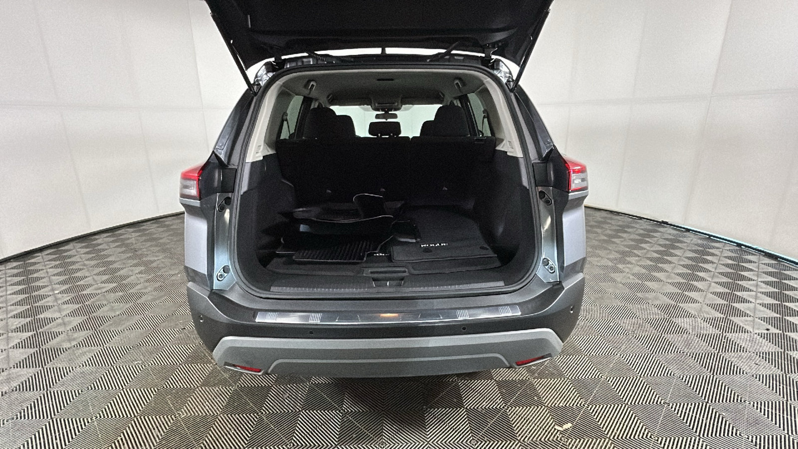 Used 2023 Nissan Rogue S AWD/4WD image 34