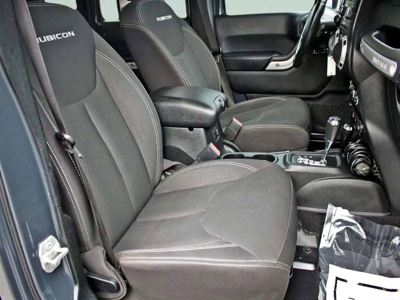 Used 2016 Jeep Wrangler Unlimited Rubicon w/ Connectivity Group image 27