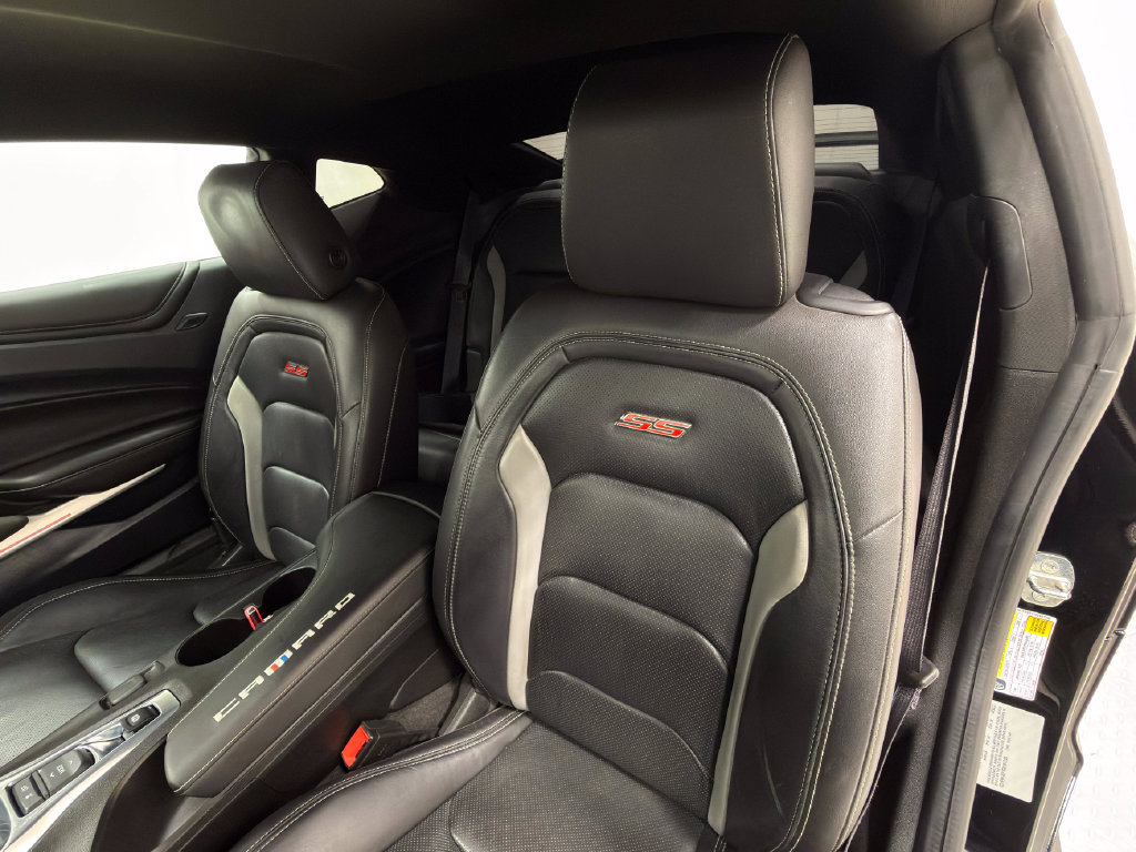 Used 2016 Chevrolet Camaro SS RWD image 14