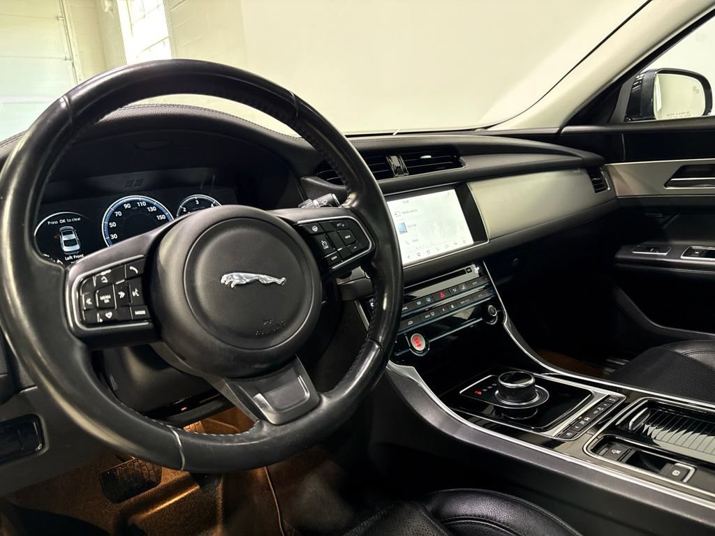 Used 2017 Jaguar XF Prestige AWD/4WD image 9