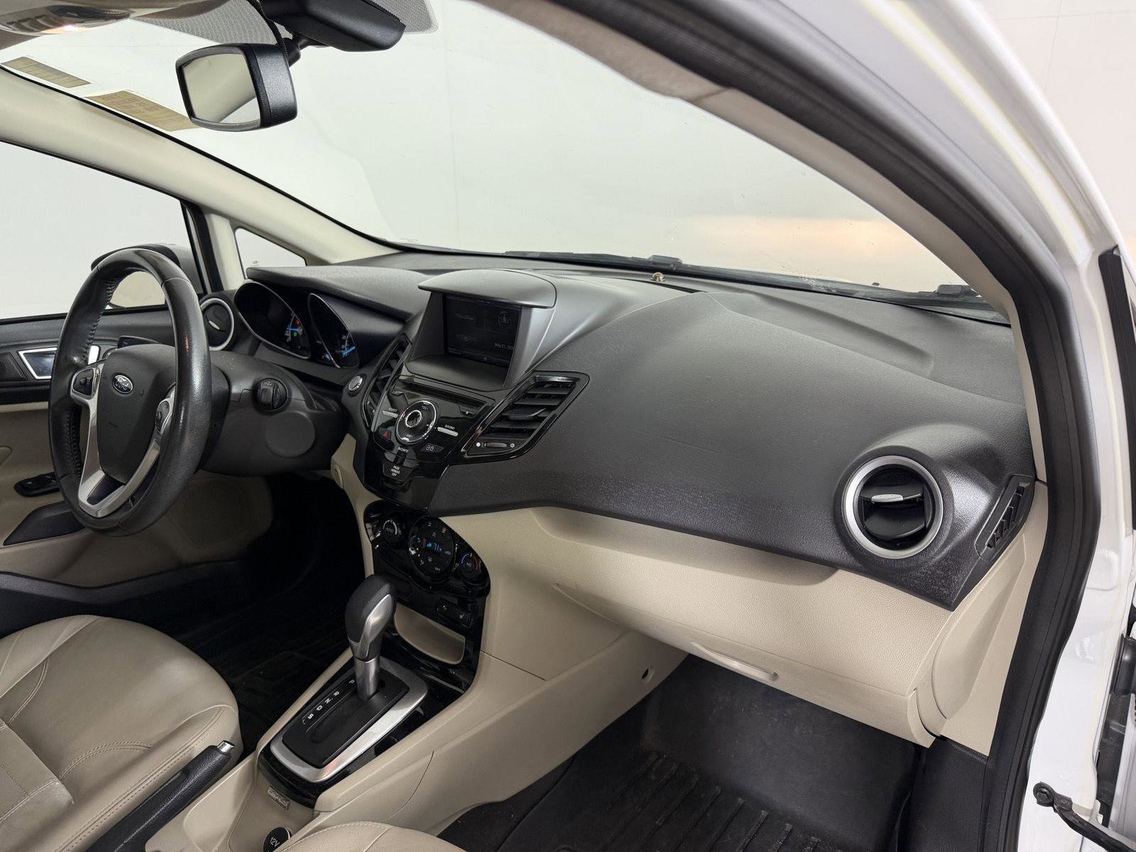Used 2014 Ford Fiesta Titanium FWD image 18