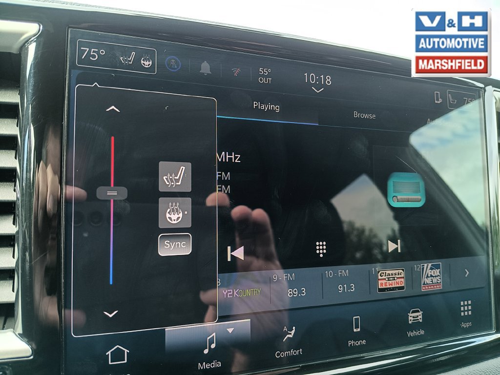 Used 2025 Chrysler Pacifica Select FWD image 13