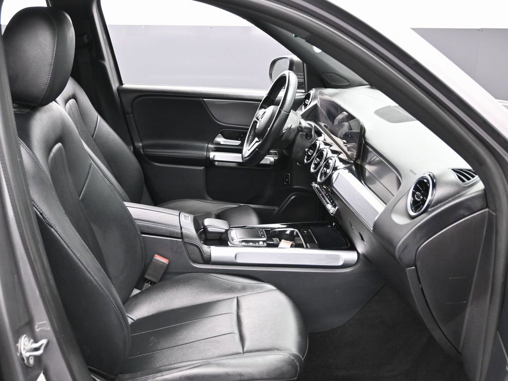 Used 2022 Mercedes-Benz GLB 250 w/ Premium Package Lite image 41