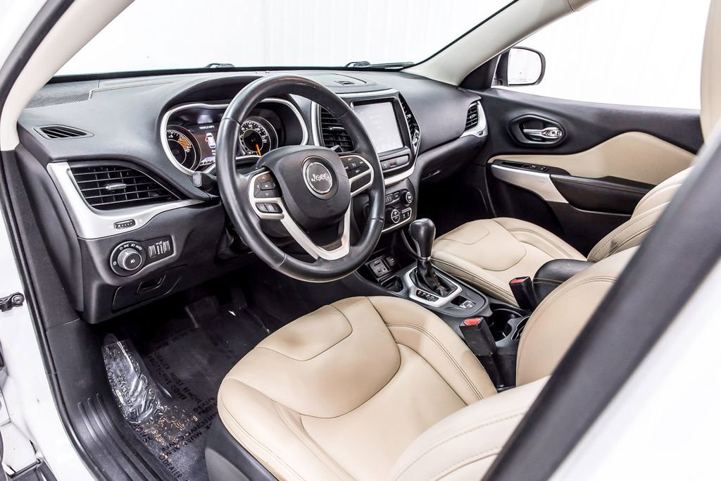 Used 2017 Jeep Cherokee Limited image 29