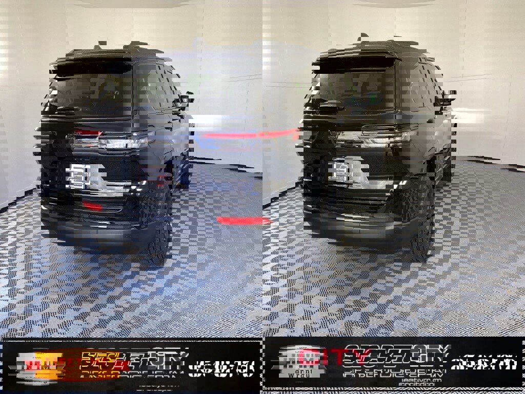 New 2025 Jeep Grand Cherokee L Limited image 7