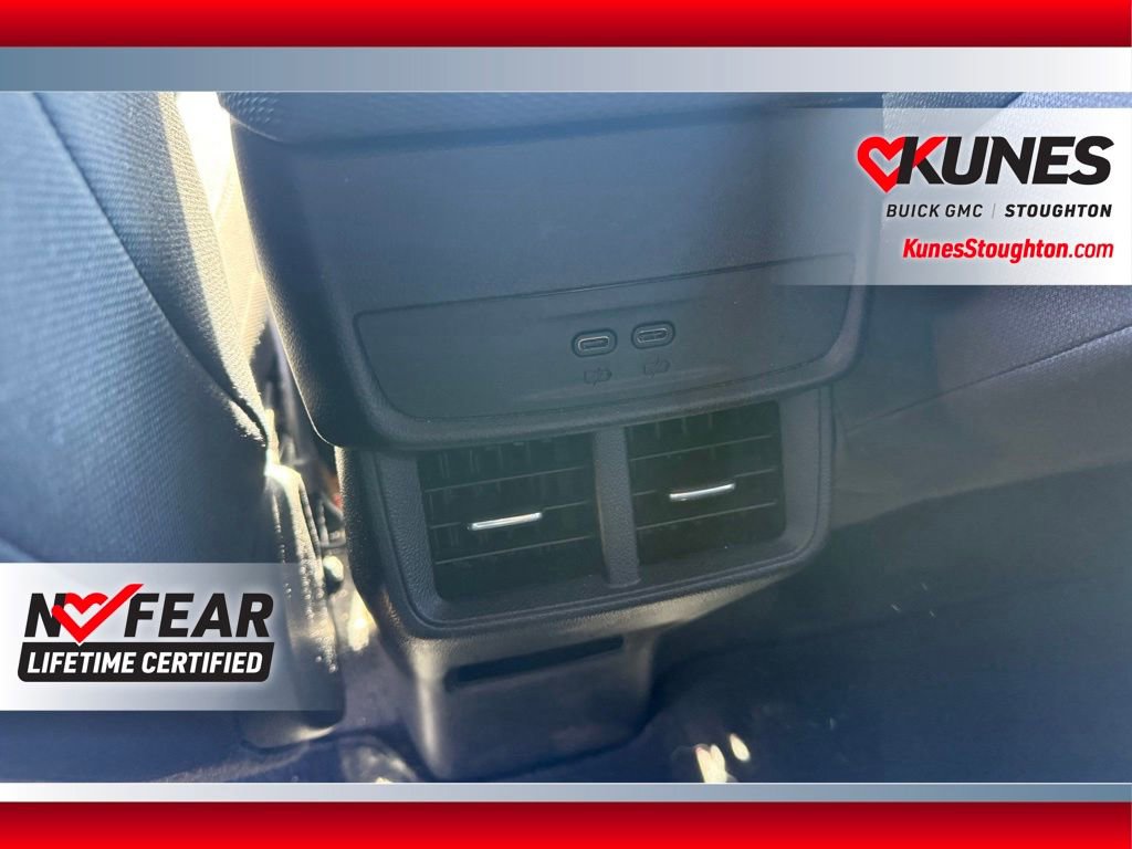 Used 2026 Chevrolet Equinox LT FWD image 37