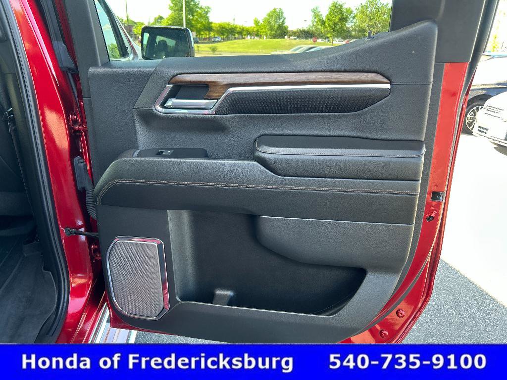 Used 2024 Chevrolet Silverado 1500 High Country w/ Technology Package AWD/4WD image 13