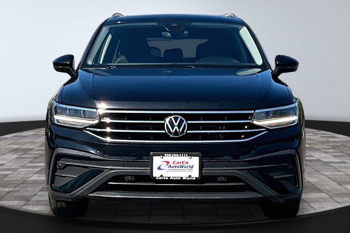 Used 2023 Volkswagen Tiguan SE w/ Panoramic Sunroof Package AWD/4WD image 2