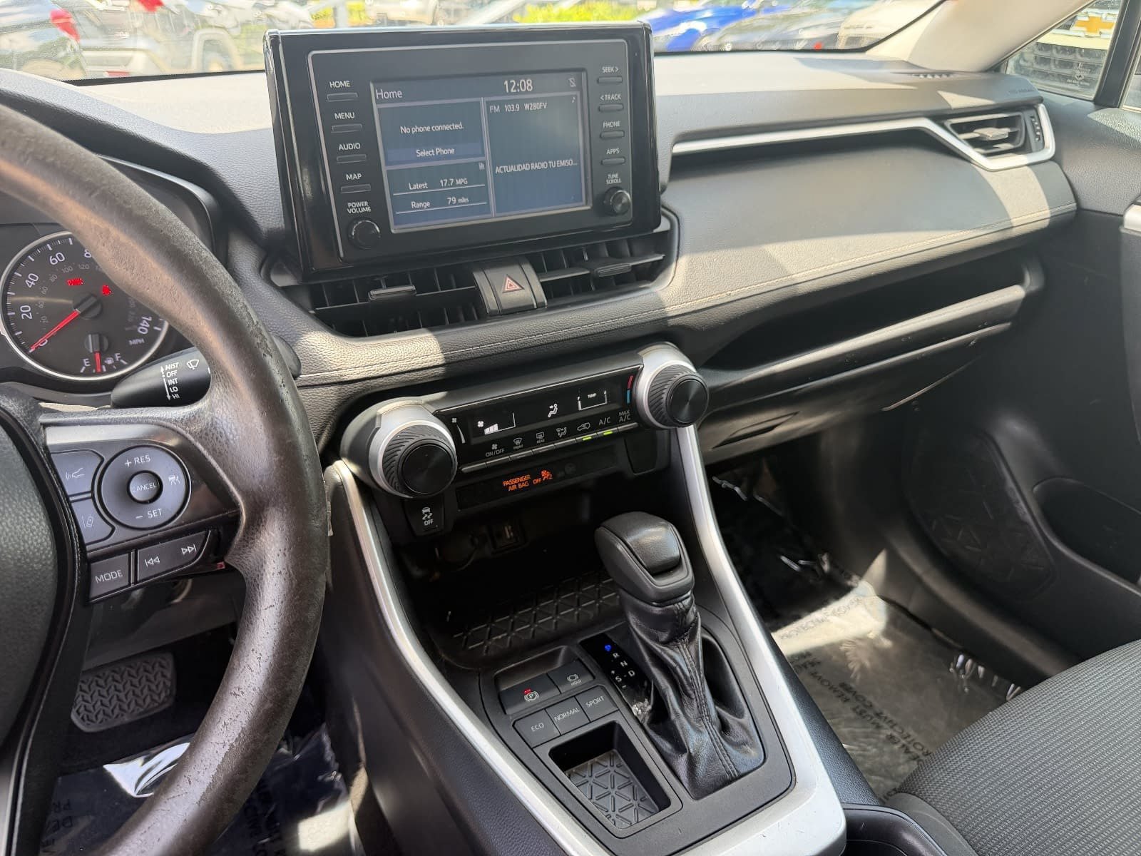 Used 2019 Toyota RAV4 LE FWD image 18