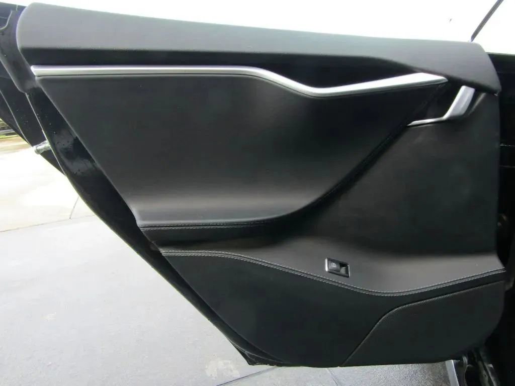 Used 2015 Tesla Model S 85D image 49