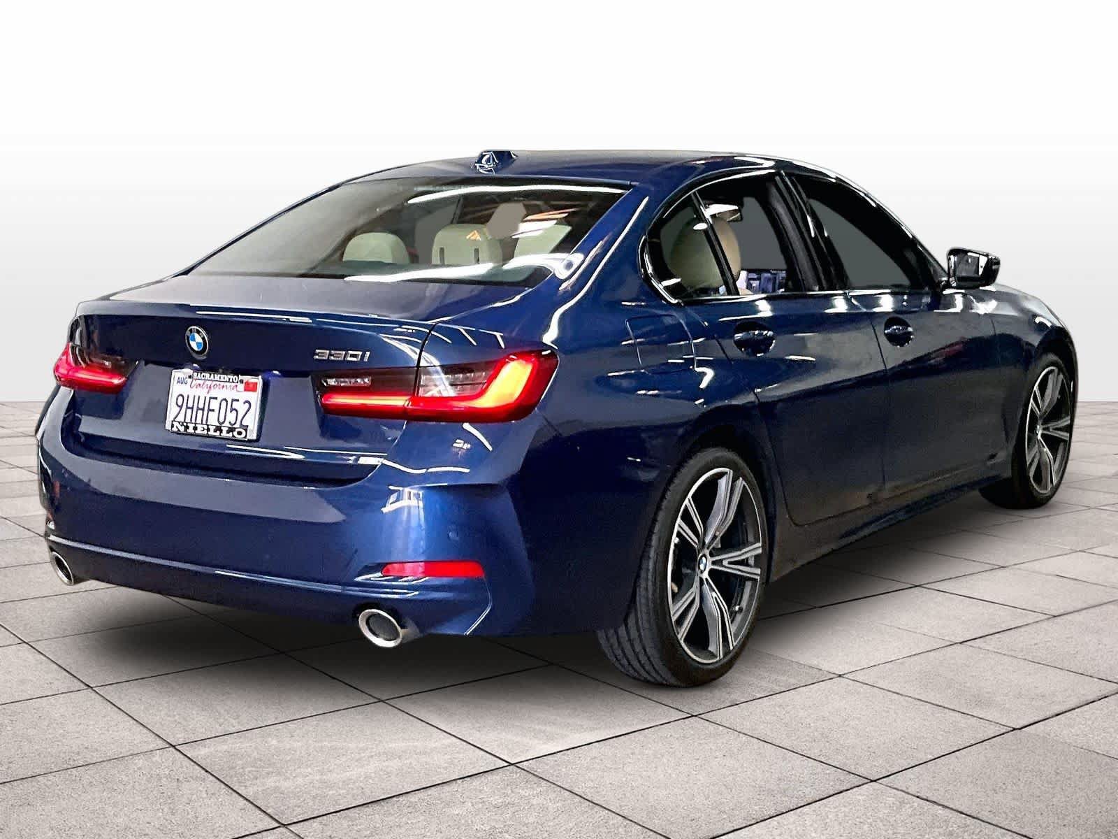 Used 2023 BMW 330i Sedan w/ Parking Assistance Package RWD image 15