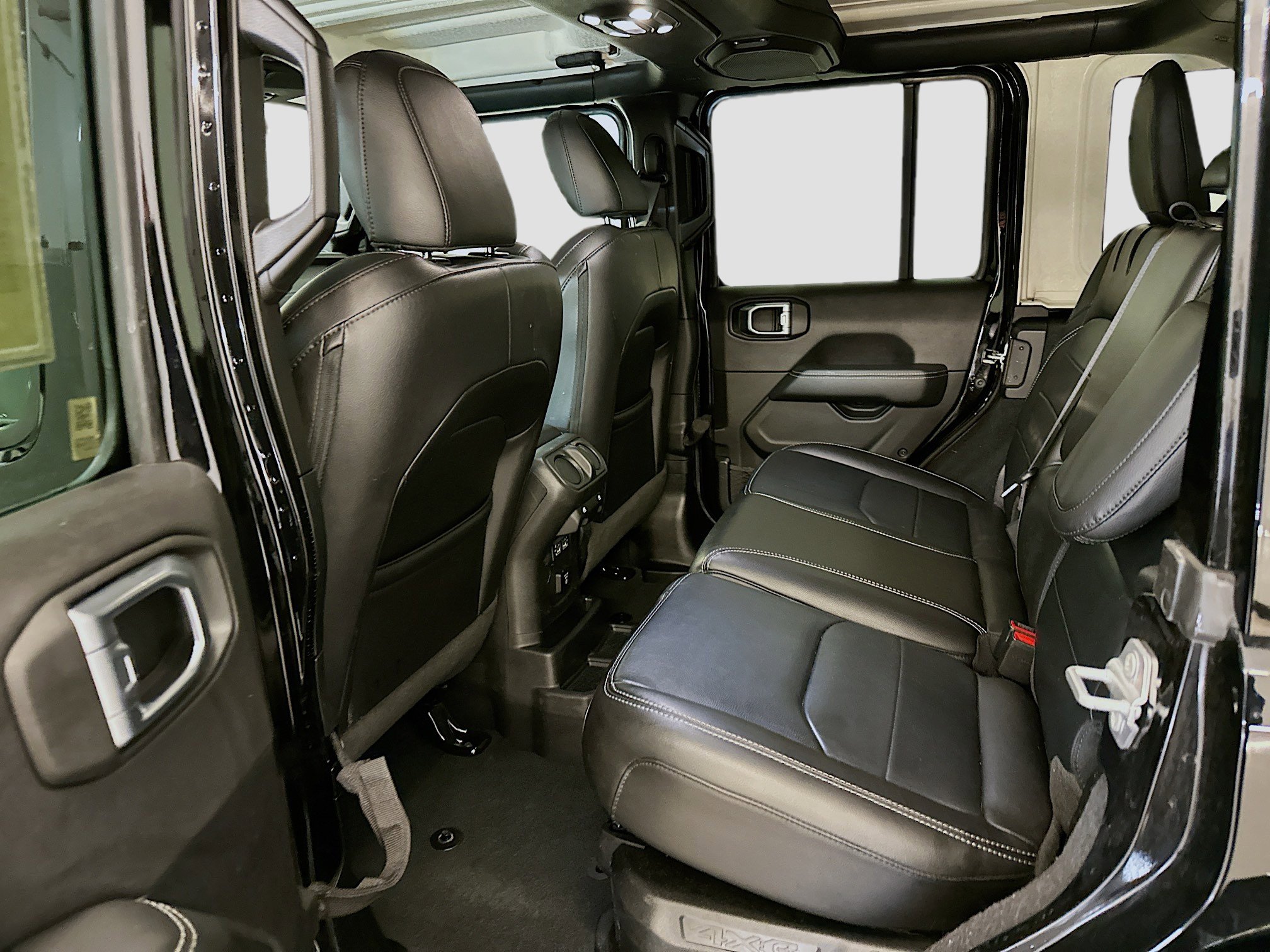 Used 2023 Jeep Wrangler Sahara image 29