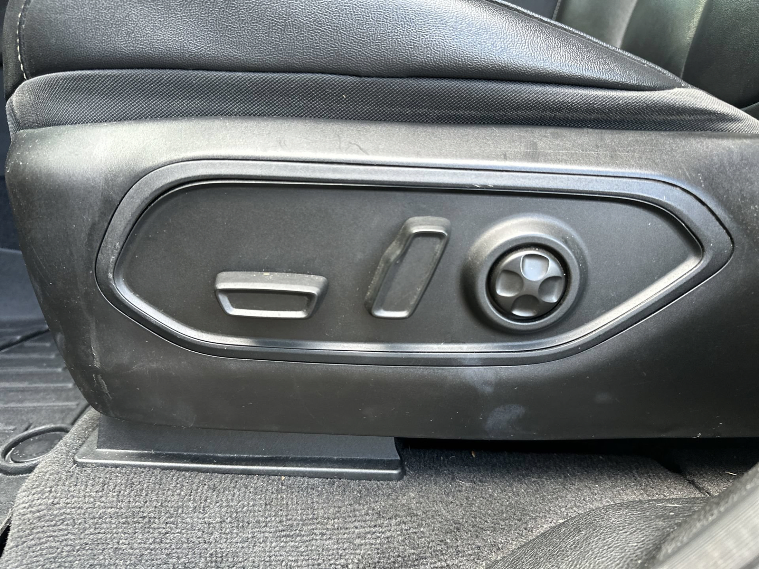 Used 2022 Jeep Grand Cherokee L Limited RWD image 14