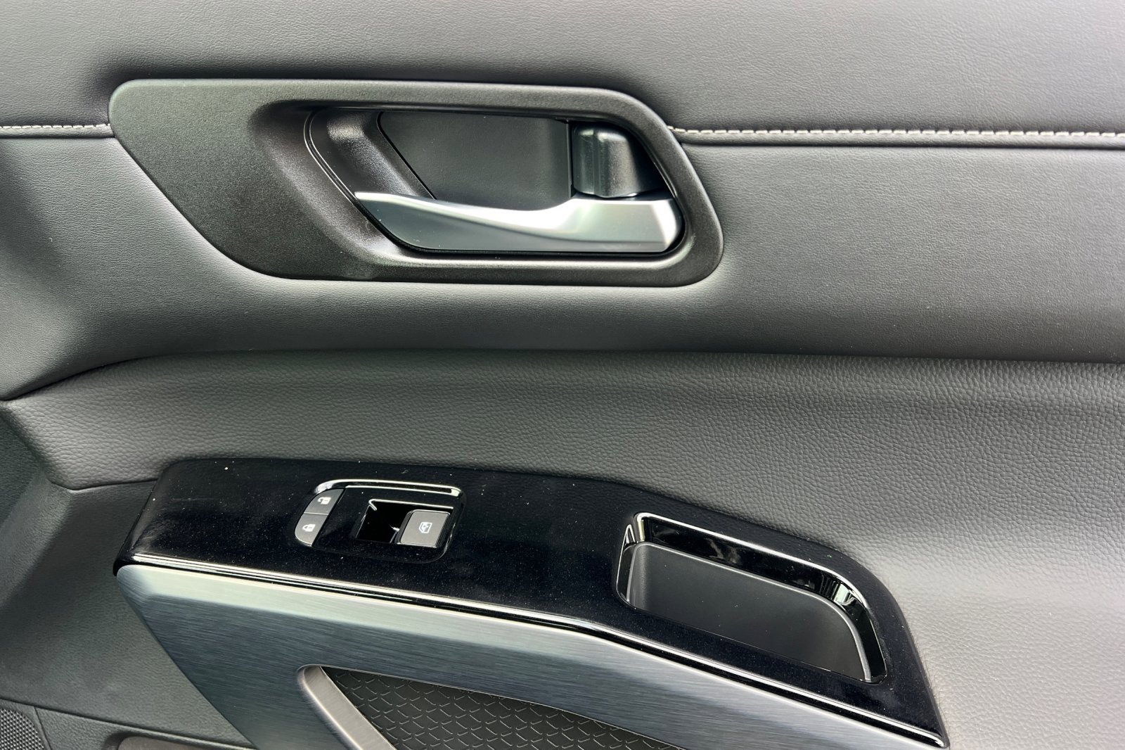 New 2025 Nissan Pathfinder SL w/ Lighting Package (N92) image 21