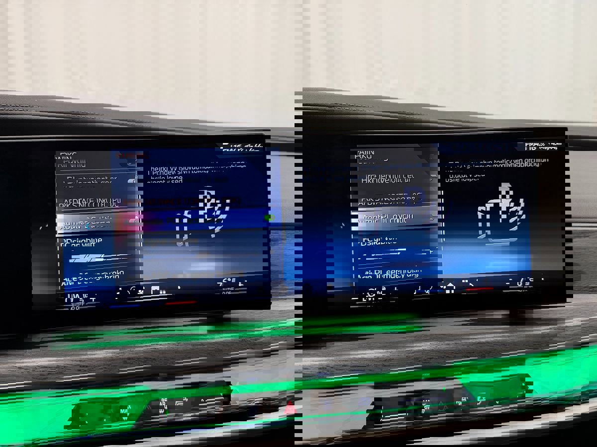 Used 2024 BMW 740i xDrive image 28