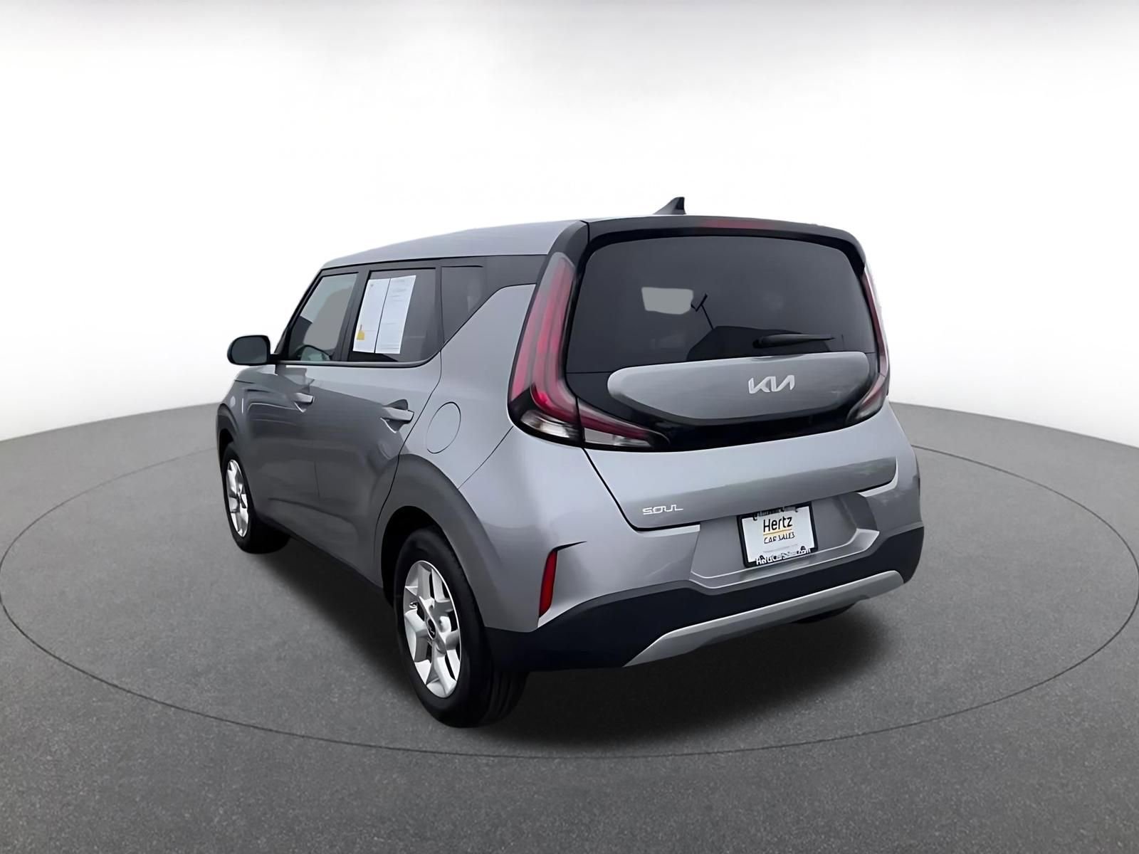 Used 2025 Kia Soul LX w/ LX Technology Package FWD image 11