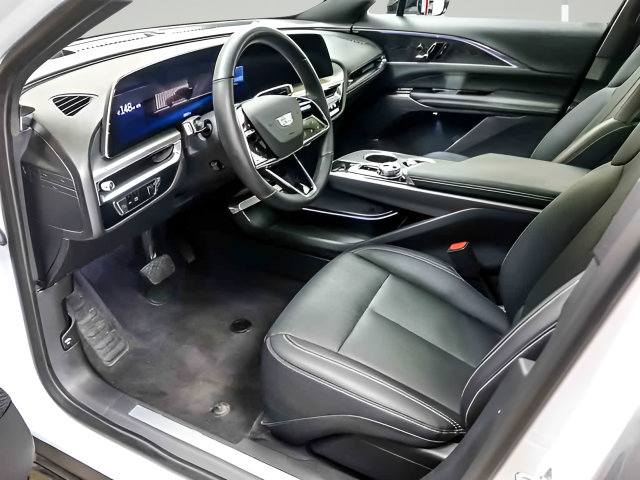 Used 2024 Cadillac Lyriq Luxury AWD/4WD image 10