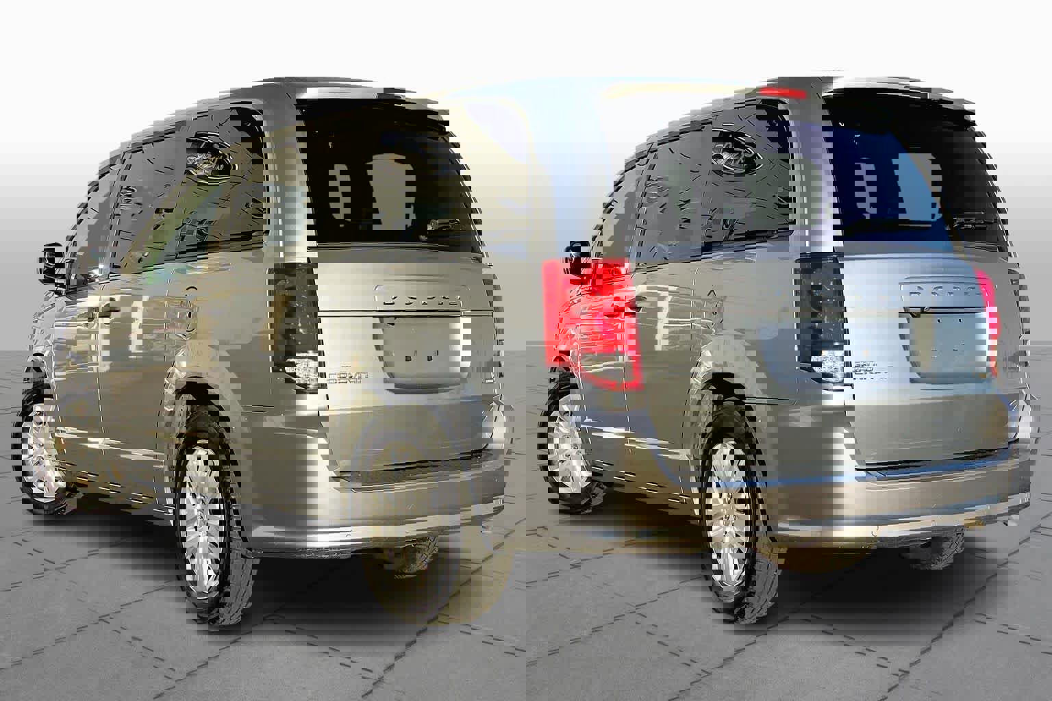 Used 2019 Dodge Grand Caravan SE w/ UConnect Hands-Free Group image 9