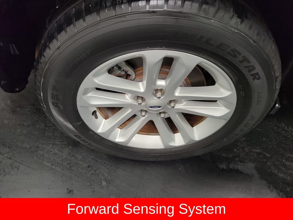 Used 2017 Ford Explorer XLT w/ Equipment Group 202A FWD image 12