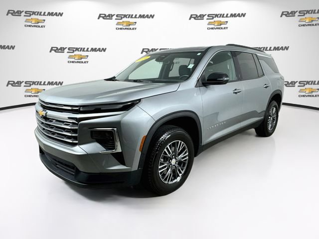 Used 2026 Chevrolet Traverse LT FWD image 3