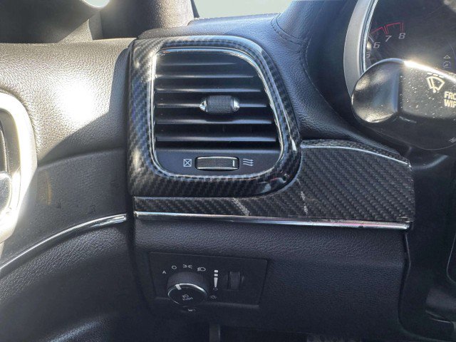 Used 2015 Jeep Grand Cherokee SRT image 23