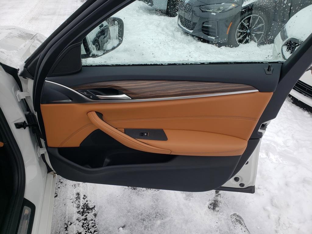 Used 2022 BMW 530i xDrive w/ Convenience Package image 18