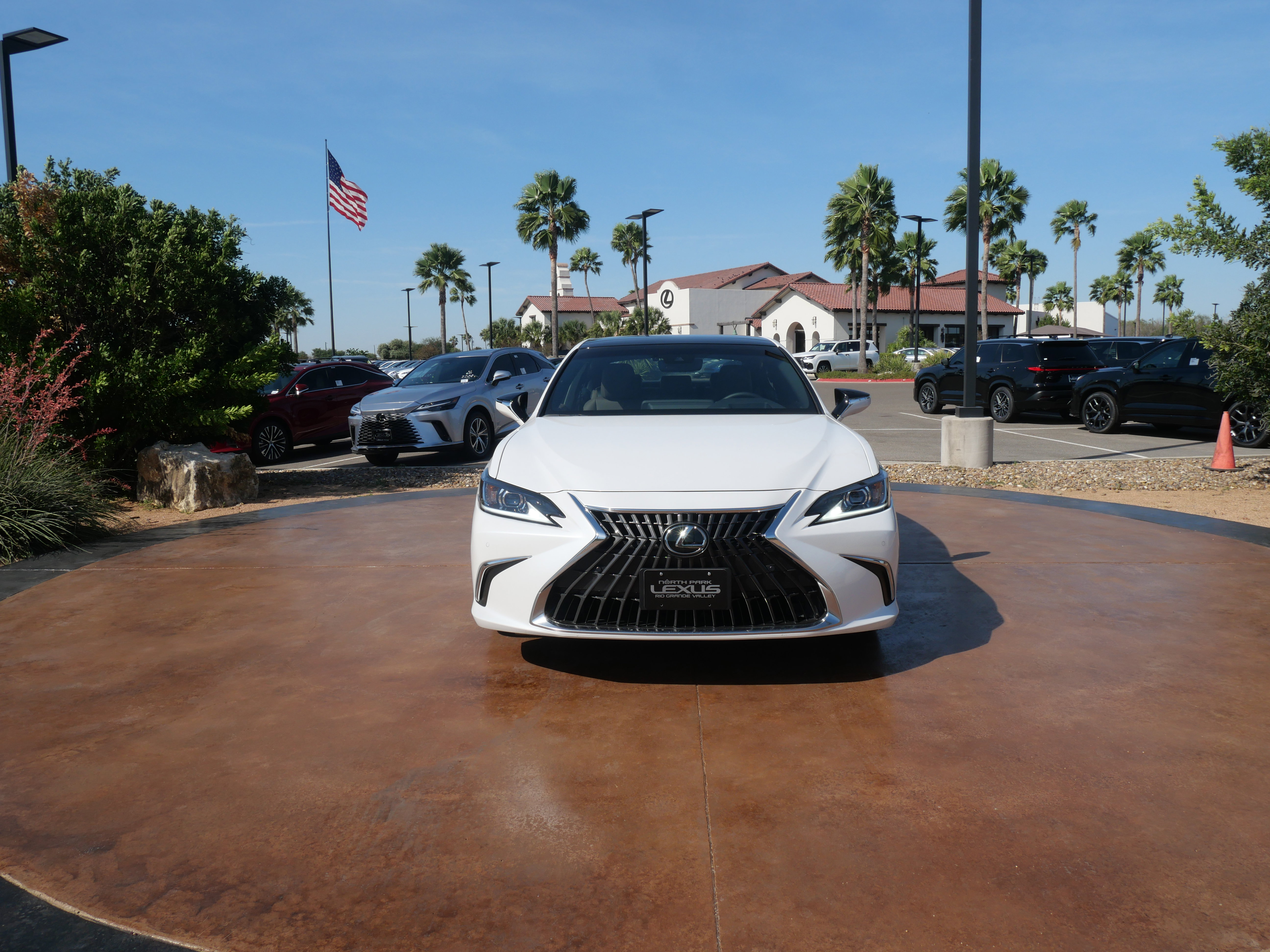 Used 2025 Lexus ES 350 w/ Premium Package image 6