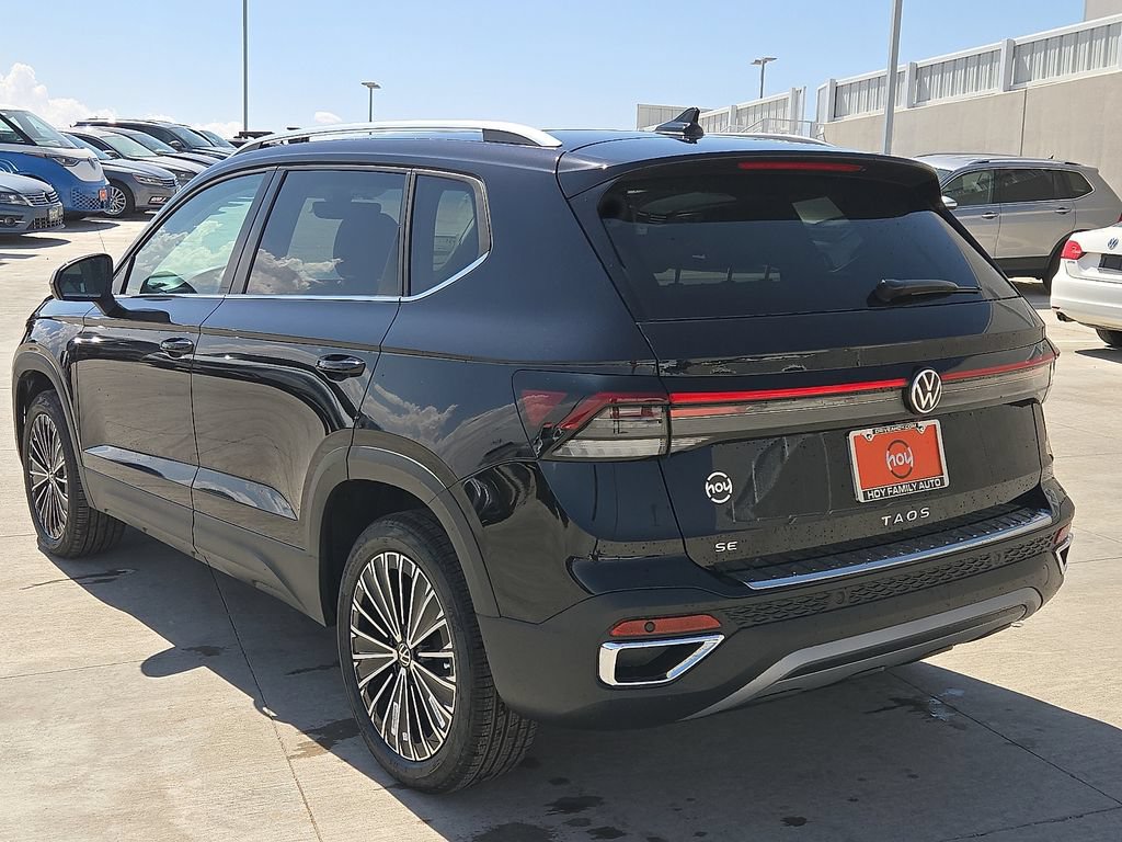 Certified 2025 Volkswagen Taos SE FWD image 8
