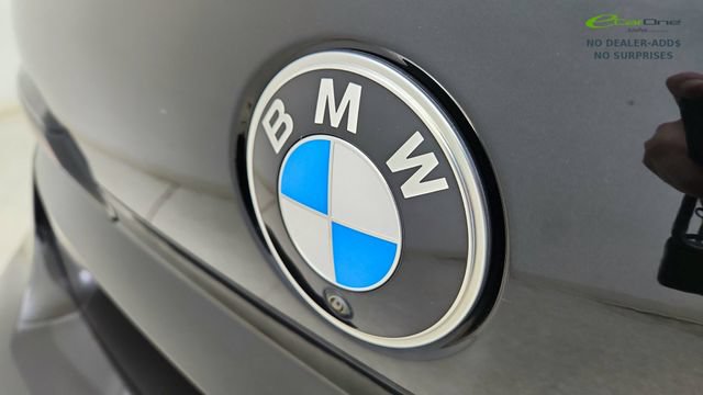 Used 2023 BMW 740i w/ Parking Assistance Package RWD image 16