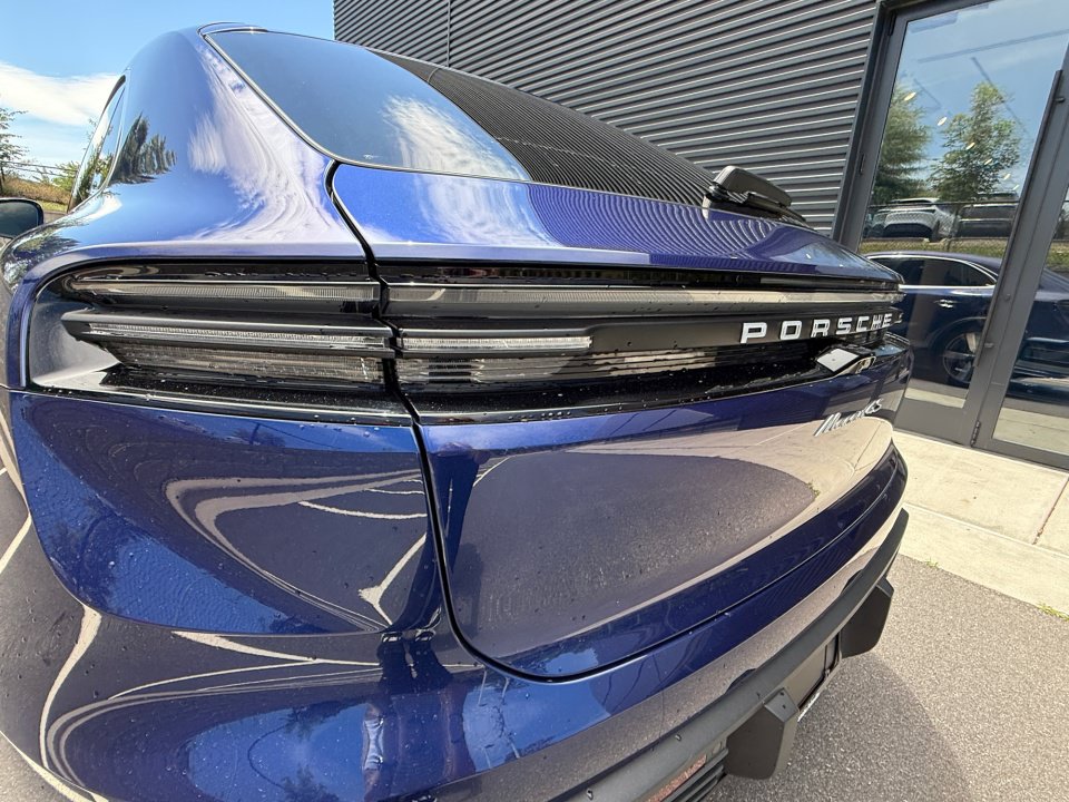 New 2025 Porsche Macan 4S Electric AWD/4WD image 14