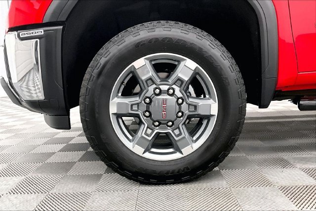 Used 2025 GMC Sierra 2500 SLE w/ SLE Value Package; AWD/4WD image 10