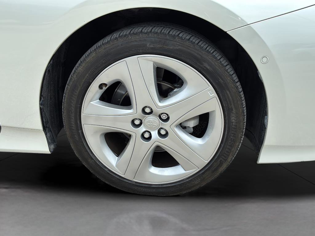 Used 2018 Toyota Prius Four Touring FWD image 29