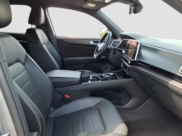 Used 2024 Volkswagen Atlas Cross Sport SEL R-Line AWD/4WD image 18