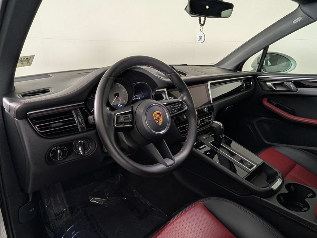 Certified 2023 Porsche Macan S AWD/4WD image 3