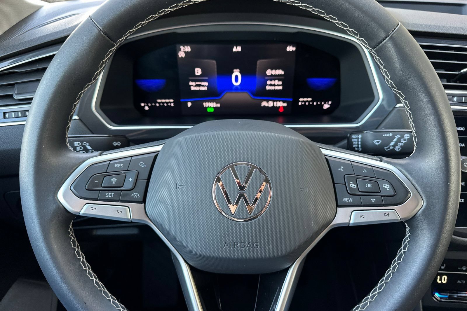 Used 2023 Volkswagen Tiguan SE FWD image 23