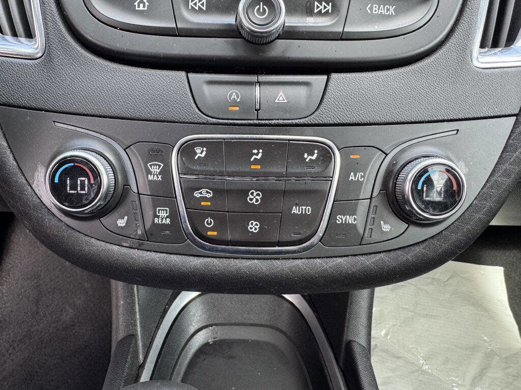 Used 2021 Chevrolet Malibu LT image 18